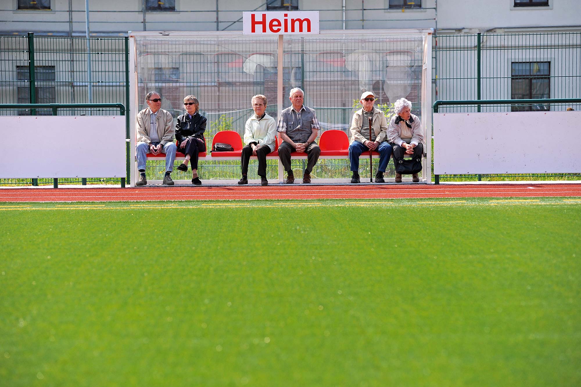 Sportplatz-Foto Rentner auf der Heim-Bank